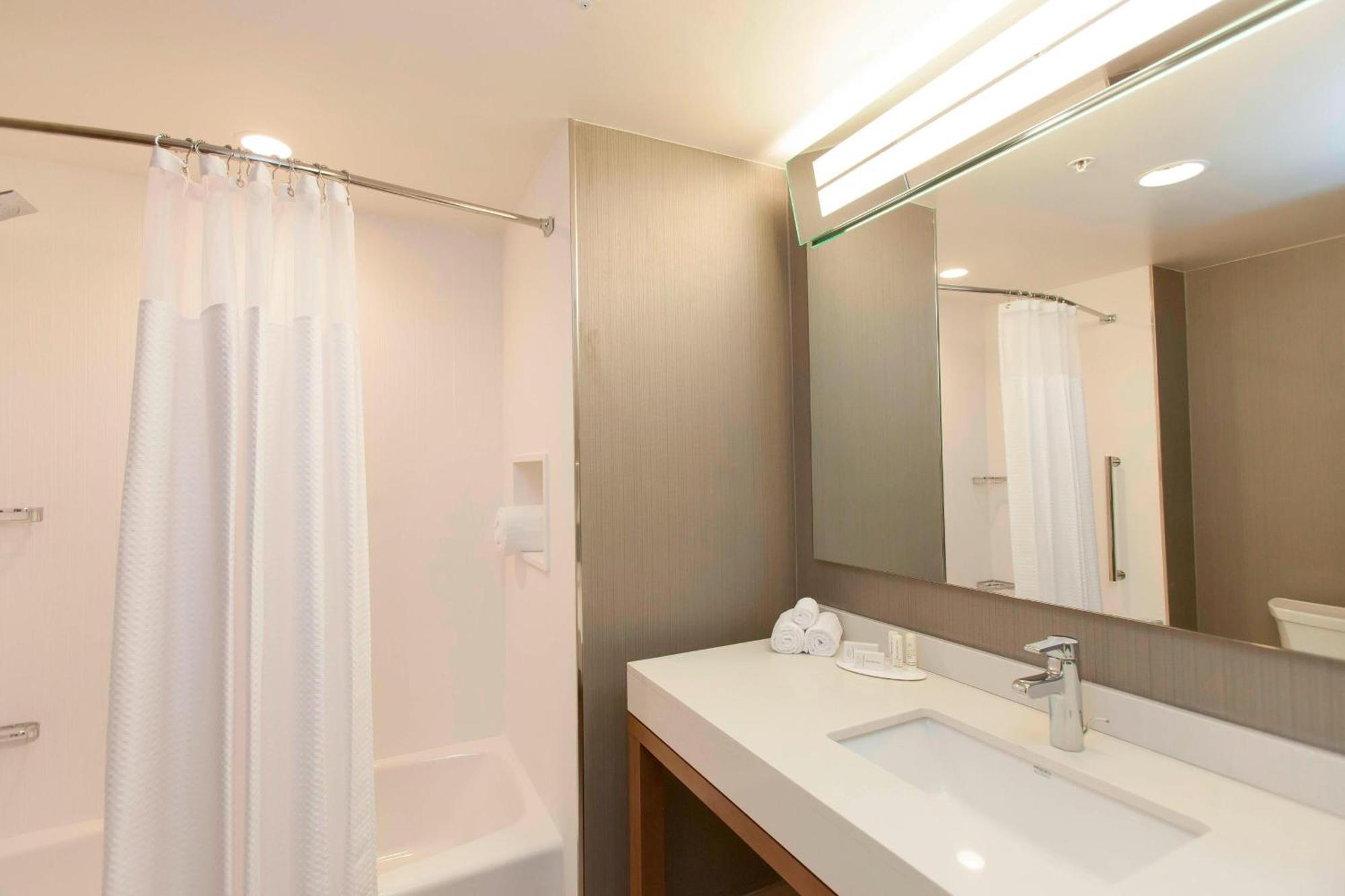 Courtyard By Marriott Houston City Place Spring Buitenkant foto